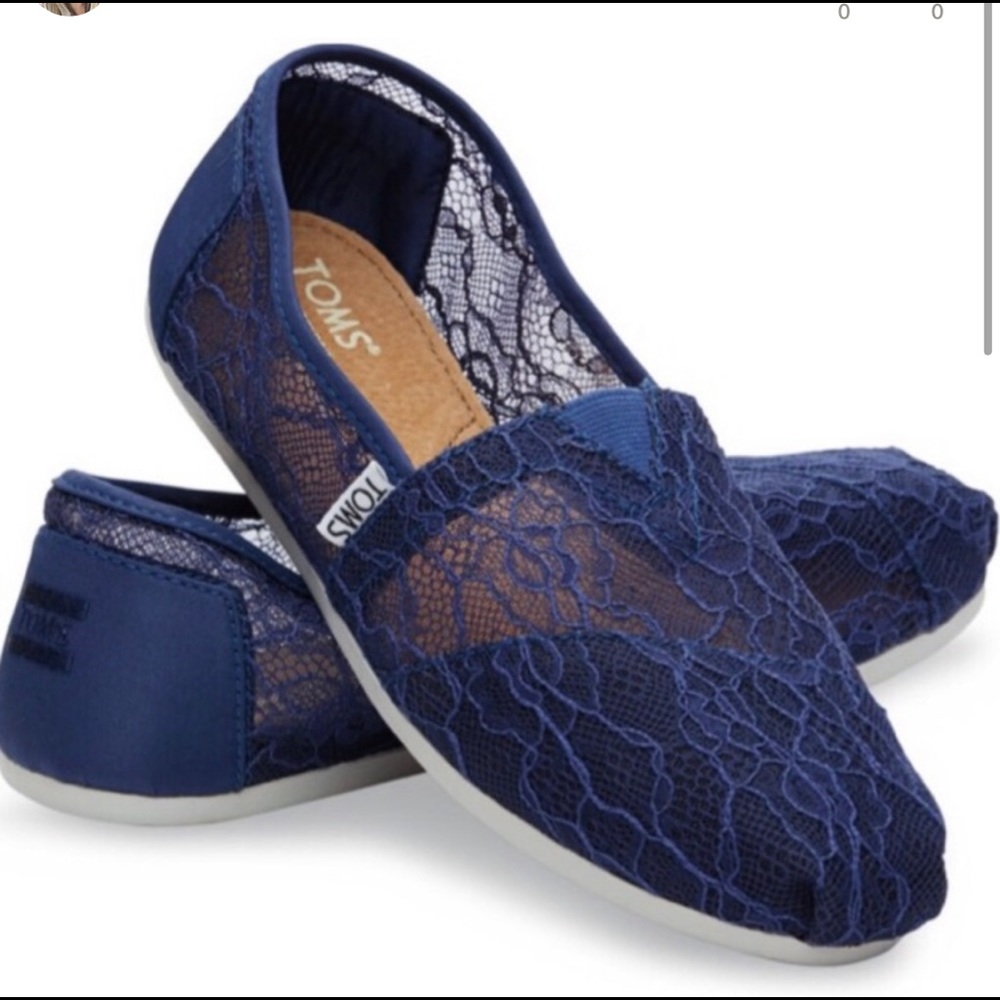 EUC Navy lace TOMS